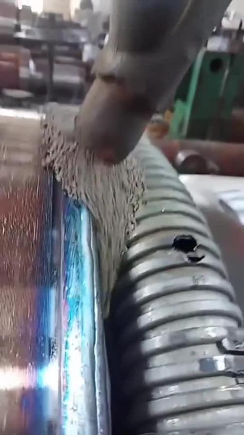 还能问一下怎么判断埋弧自动焊的时候电流调的是大量还是笑了还是正好... 还能问一下怎么判断埋弧自动焊的时候电流调的是大量还是笑了还是正好...