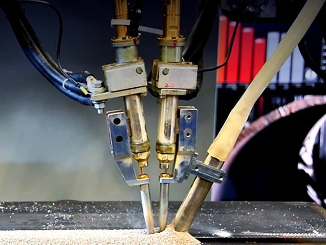 埋弧焊的主要优点是()。 埋弧焊的主要优点是()。